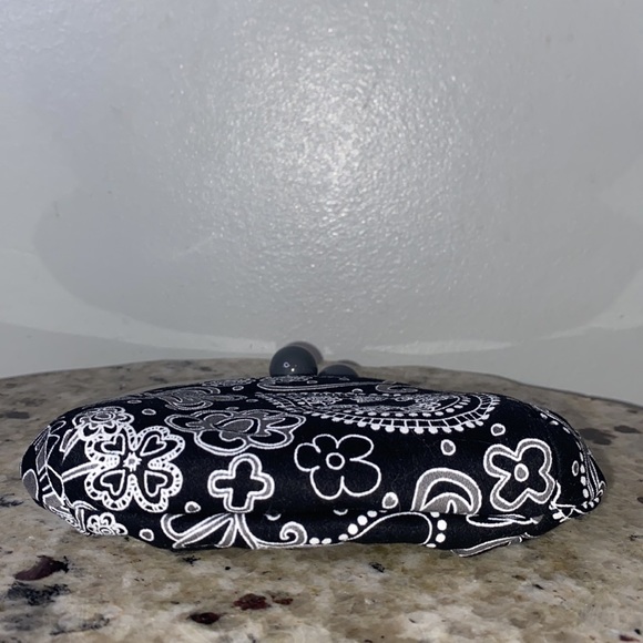 Thirty-One Small Coin Purse Kiss Lock Closure Paisley Black/White/Gray Pattern - Picture 10 of 12